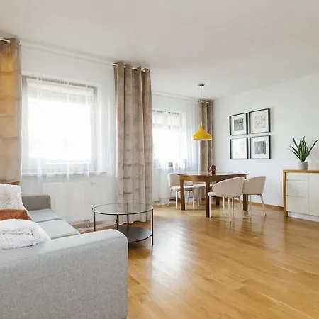 Apartmán Lanciego - Przytulny Z Osobna Sypialna, Balkon, Wi-fi, Natolin, Ursynow *