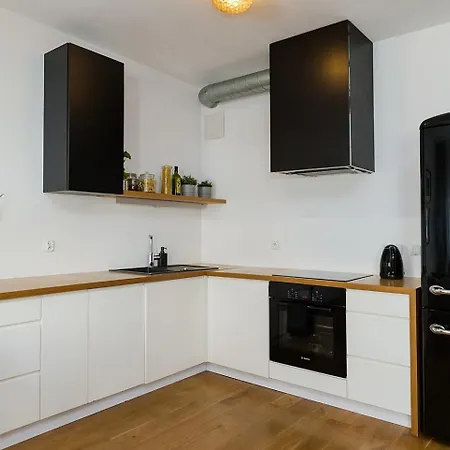 Apartmán Lanciego - Przytulny Z Osobna Sypialna, Balkon, Wi-fi, Natolin, Ursynow Varšava
