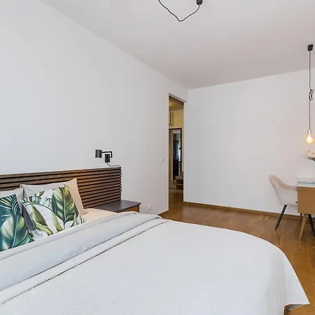 Apartmán Lanciego - Przytulny Z Osobna Sypialna, Balkon, Wi-fi, Natolin, Ursynow *